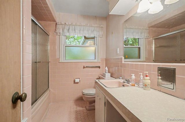 19925 E William Court, Grosse Pointe Woods, MI 48236