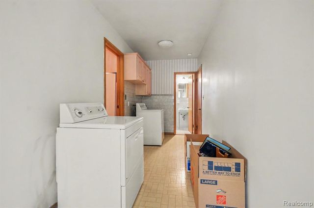 19925 E William Court, Grosse Pointe Woods, MI 48236