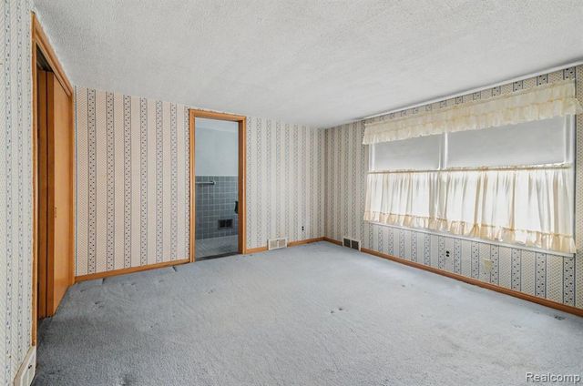 19925 E William Court, Grosse Pointe Woods, MI 48236