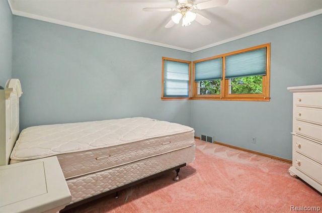 19925 E William Court, Grosse Pointe Woods, MI 48236