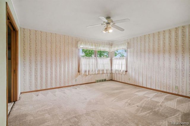 19925 E William Court, Grosse Pointe Woods, MI 48236