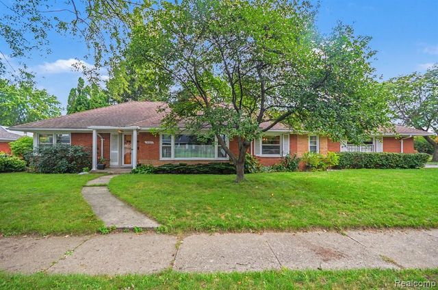 19925 E William Court, Grosse Pointe Woods, MI 48236