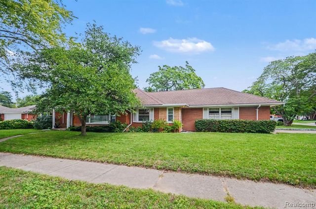 19925 E William Court, Grosse Pointe Woods, MI 48236