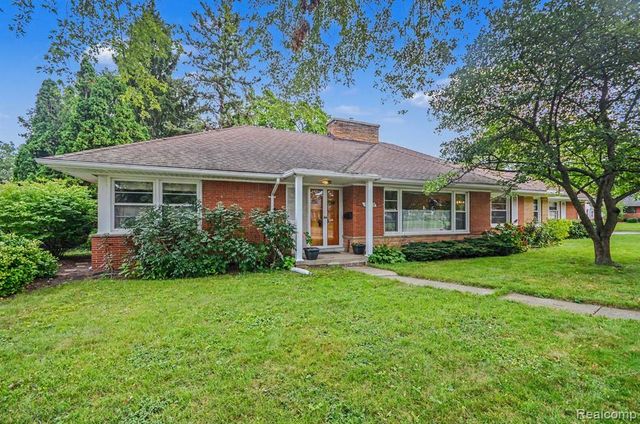 19925 E William Court, Grosse Pointe Woods, MI 48236