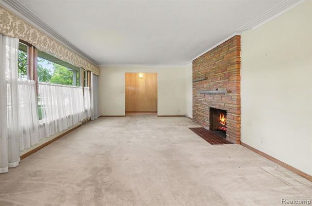 19925 E William Court, Grosse Pointe Woods, MI 48236