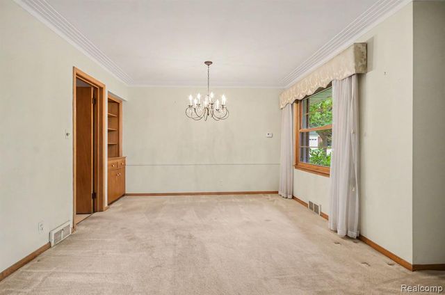 19925 E William Court, Grosse Pointe Woods, MI 48236