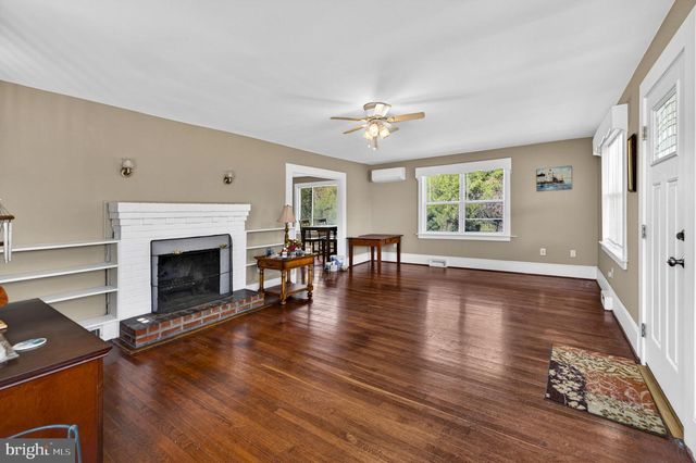 4809 COLES POINT RD, Hague, VA 22469