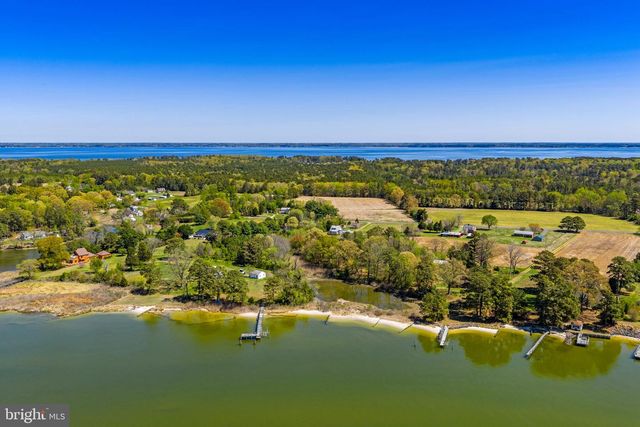 4809 COLES POINT RD, Hague, VA 22469