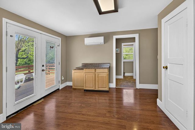 4809 COLES POINT RD, Hague, VA 22469