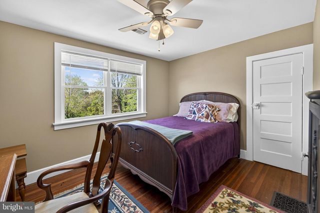 4809 COLES POINT RD, Hague, VA 22469