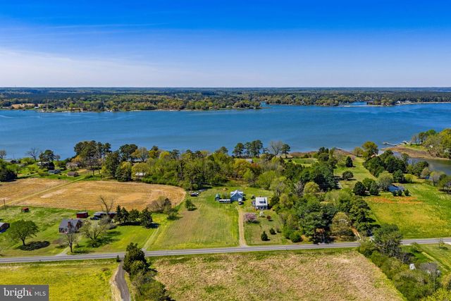 4809 COLES POINT RD, Hague, VA 22469