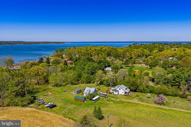 4809 COLES POINT RD, Hague, VA 22469