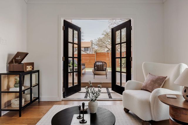 7402 Whistlestop DR, Austin, TX 78749