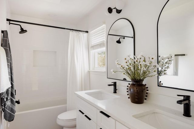 7402 Whistlestop DR, Austin, TX 78749