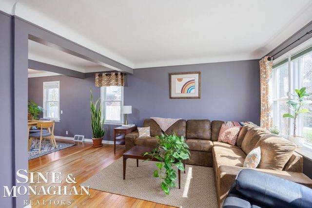 318 Kerby Rd Road, Grosse Pointe Farms, MI 48236