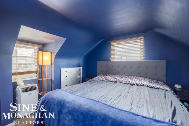 318 Kerby Rd Road, Grosse Pointe Farms, MI 48236