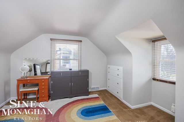 318 Kerby Rd Road, Grosse Pointe Farms, MI 48236