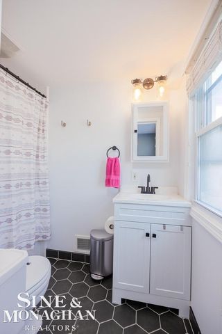 318 Kerby Rd Road, Grosse Pointe Farms, MI 48236