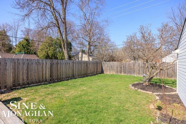 318 Kerby Rd Road, Grosse Pointe Farms, MI 48236