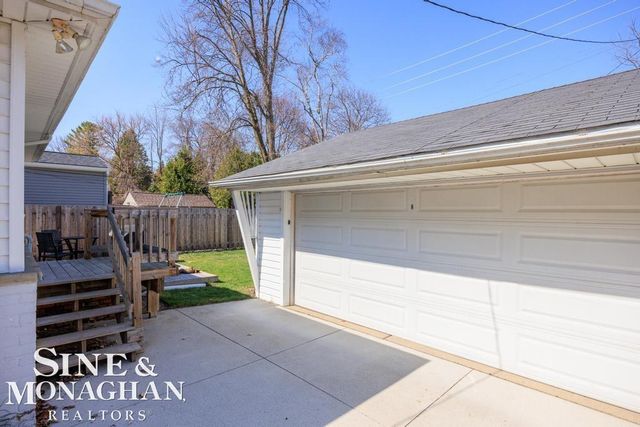 318 Kerby Rd Road, Grosse Pointe Farms, MI 48236