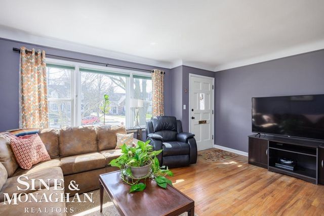 318 Kerby Rd Road, Grosse Pointe Farms, MI 48236