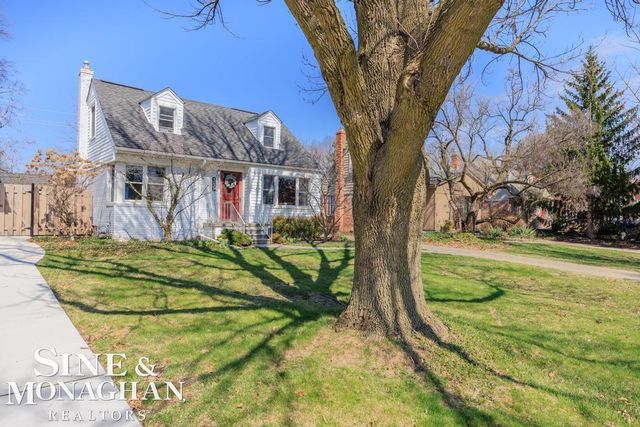 318 Kerby Rd Road, Grosse Pointe Farms, MI 48236