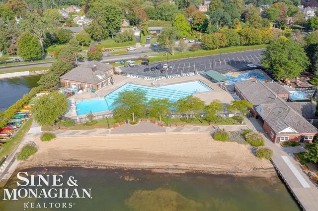 318 Kerby Rd Road, Grosse Pointe Farms, MI 48236