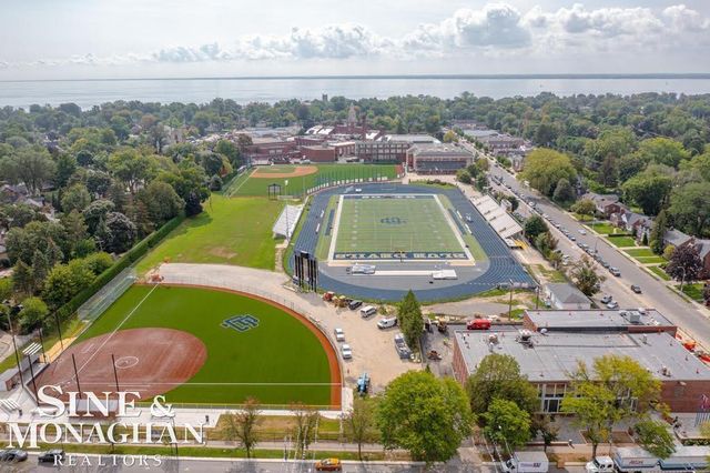 318 Kerby Rd Road, Grosse Pointe Farms, MI 48236