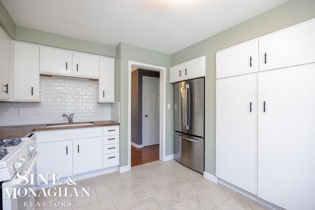 318 Kerby Rd Road, Grosse Pointe Farms, MI 48236