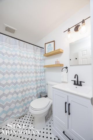 318 Kerby Rd Road, Grosse Pointe Farms, MI 48236