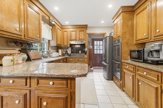 1011 Harbortowne Road, Charleston, SC 29412