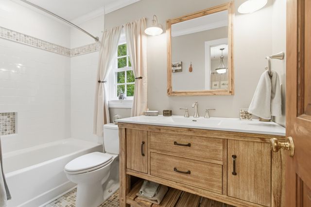 1011 Harbortowne Road, Charleston, SC 29412