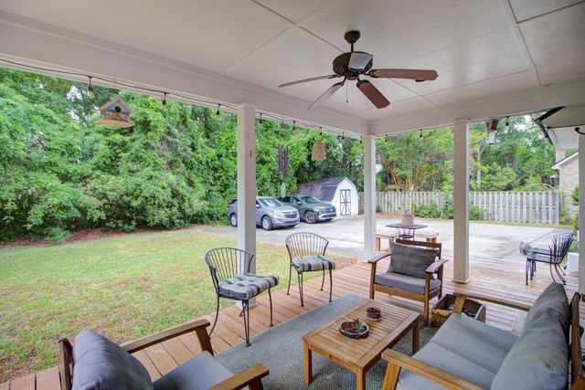1011 Harbortowne Road, Charleston, SC 29412