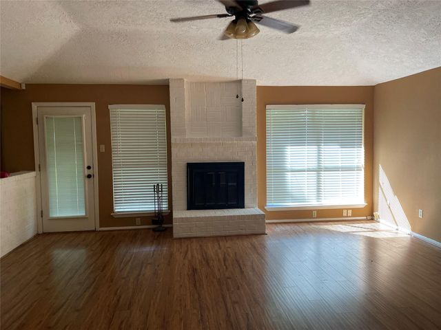 1314 Oak Hollow Drive, Friendswood, TX 77546