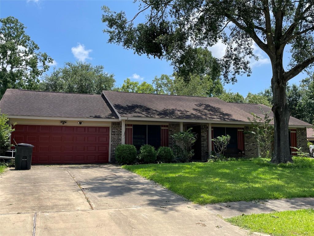 1314 Oak Hollow Drive, Friendswood, TX 77546