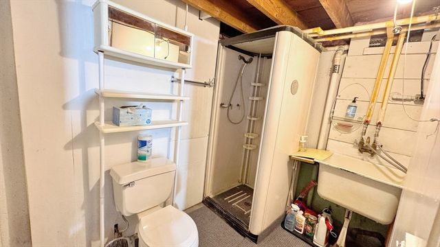 22 Ames St, Quincy, MA 02169