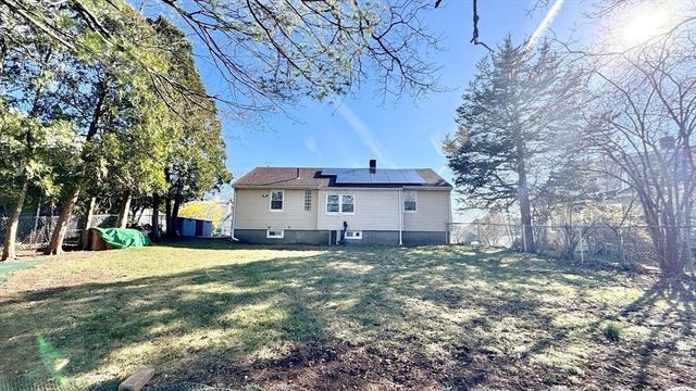 22 Ames St, Quincy, MA 02169