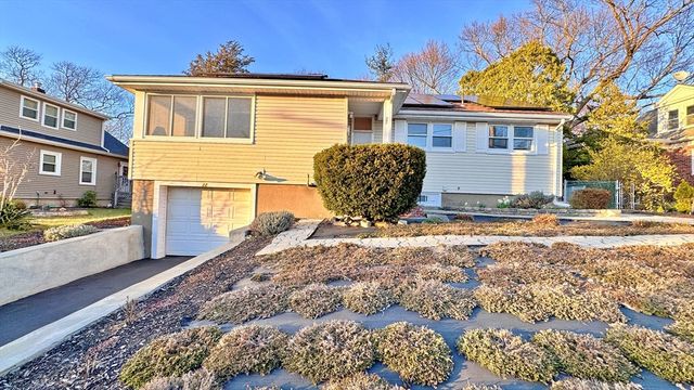 22 Ames St, Quincy, MA 02169