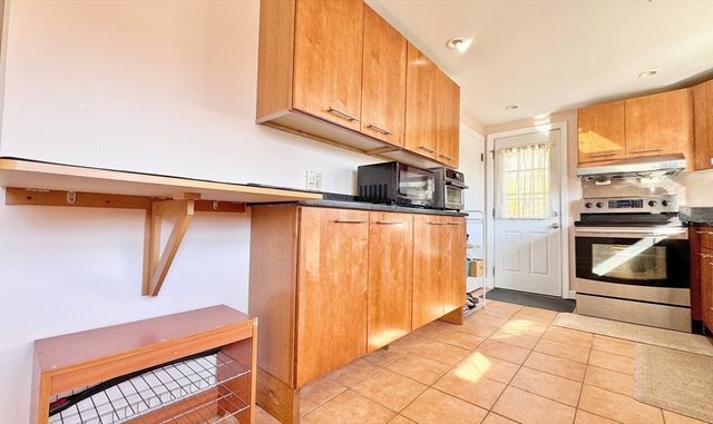 22 Ames St, Quincy, MA 02169