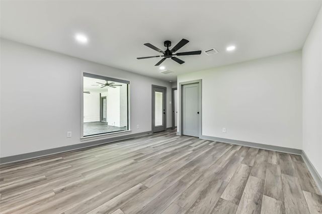 4102 Honey Oaks Drive, Taylor Lake Village, TX 77586