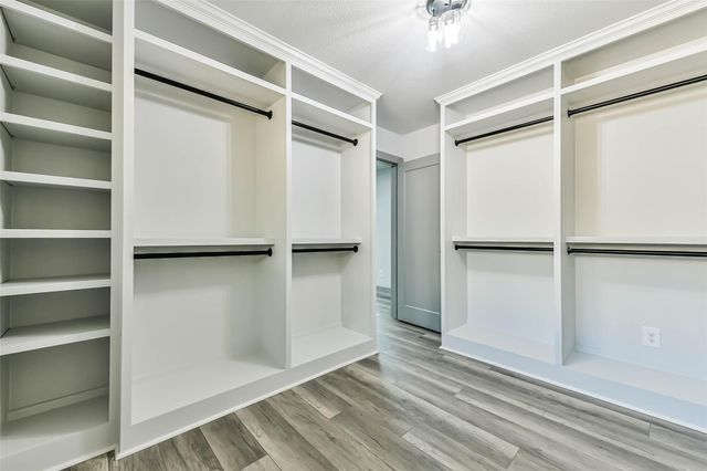 4102 Honey Oaks Drive, Taylor Lake Village, TX 77586