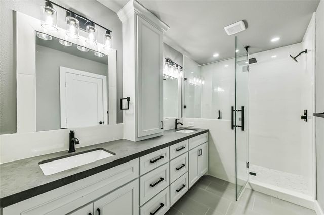 4102 Honey Oaks Drive, Taylor Lake Village, TX 77586