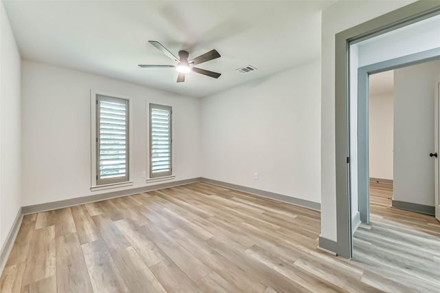 4102 Honey Oaks Drive, Taylor Lake Village, TX 77586