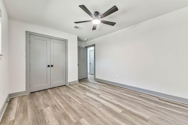 4102 Honey Oaks Drive, Taylor Lake Village, TX 77586