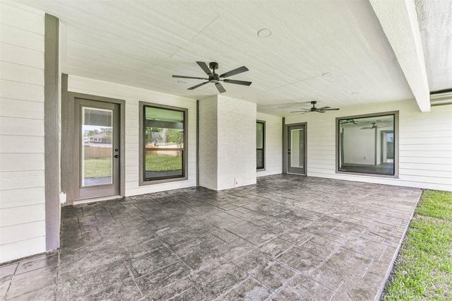 4102 Honey Oaks Drive, Taylor Lake Village, TX 77586