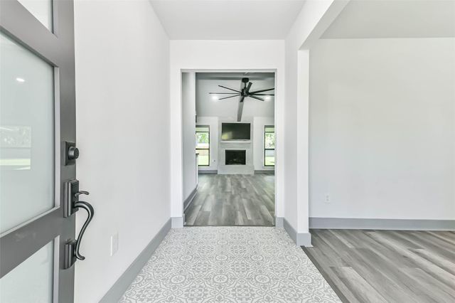 4102 Honey Oaks Drive, Taylor Lake Village, TX 77586