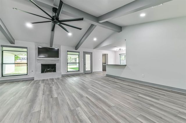 4102 Honey Oaks Drive, Taylor Lake Village, TX 77586