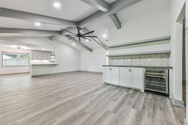 4102 Honey Oaks Drive, Taylor Lake Village, TX 77586