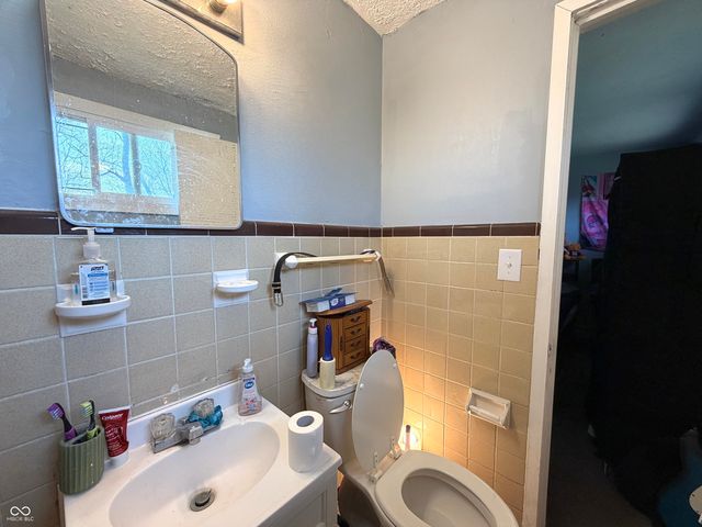 1207 E 11th Street, Anderson, IN 46012