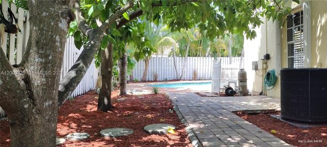 659 Verona Pl, Weston, FL 33326